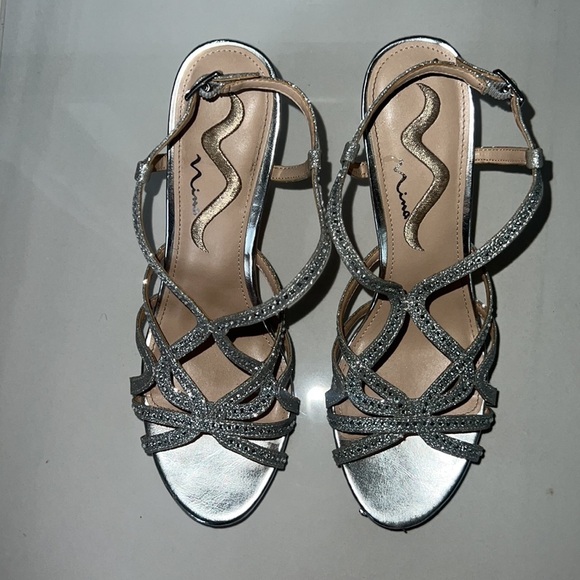 Silver Nina Rhinestone Sandals Size 7.5 - Picture 3 of 8
